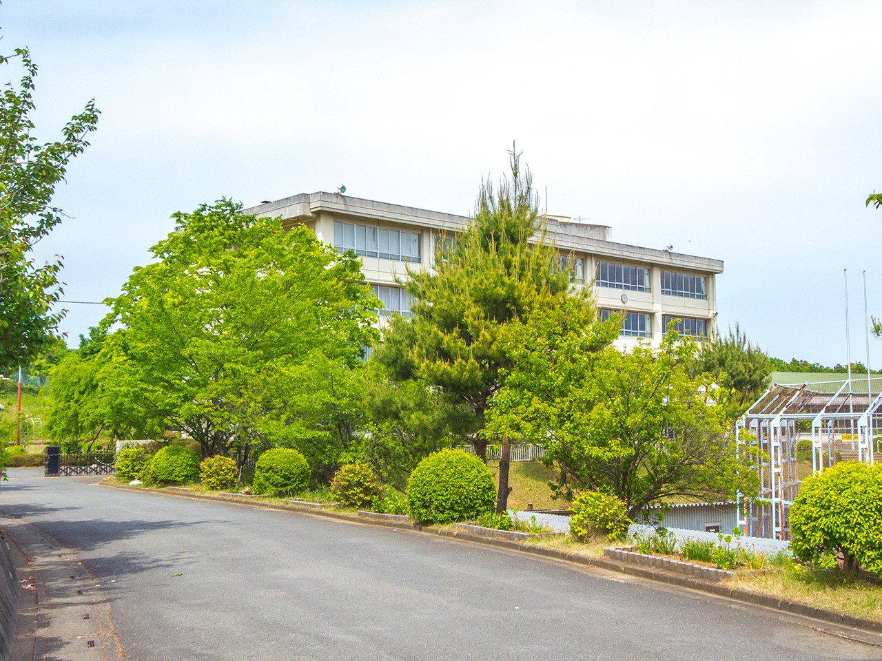 日高市立高根中学校