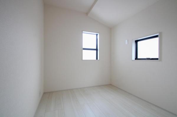 【見学予約受付中♪／収納空間充実】小平市仲町　新築一戸建て 子供部屋