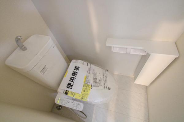 【見学予約受付中♪／収納空間充実】小平市仲町　新築一戸建て トイレ