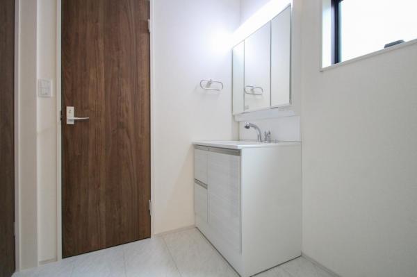 【見学予約受付中♪／収納空間充実】小平市仲町　新築一戸建て 洗面化粧台