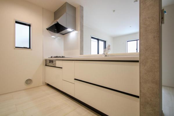 【見学予約受付中♪／収納空間充実】小平市仲町　新築一戸建て キッチン