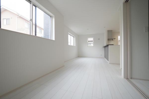 【柳瀬川駅徒歩5分圏内】志木市柏町6丁目　新築一戸建て リビング