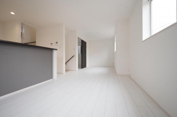 【柳瀬川駅徒歩5分圏内】志木市柏町6丁目　新築一戸建て リビング