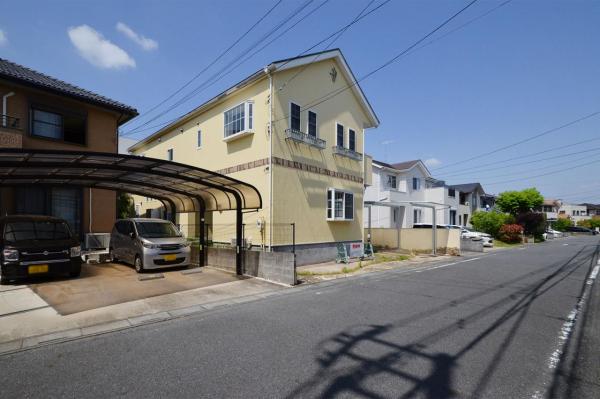 坂戸市にっさい花みず木3丁目　中古一戸建て 前面道路含む現地写真