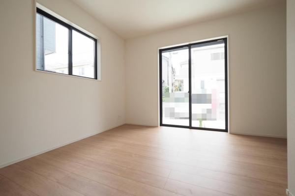 志木市柏町3丁目　新築一戸建て 洋室