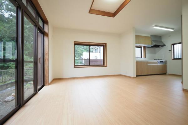 日高市新堀　中古一戸建て リビングダイニング