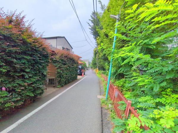 小平市小川西町3丁目　新築一戸建て 前面道路含む現地写真