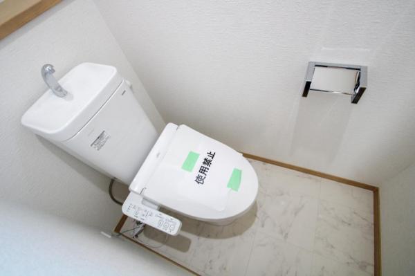 【見学予約受付中♪／全室2面採光】小平市上水新町3丁目　新築一戸建て トイレ