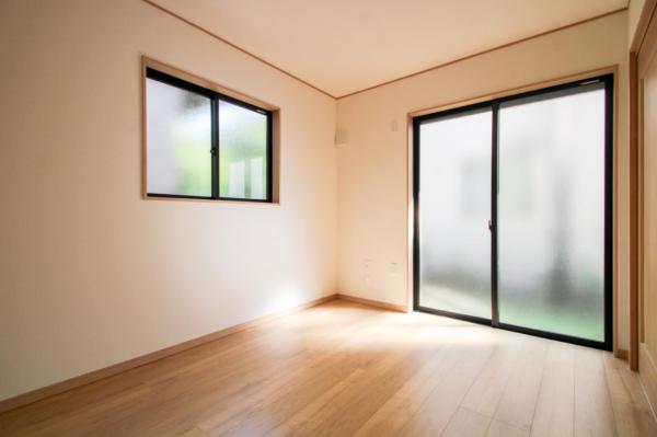 【見学予約受付中♪／全室2面採光】小平市上水新町3丁目　新築一戸建て 洋室