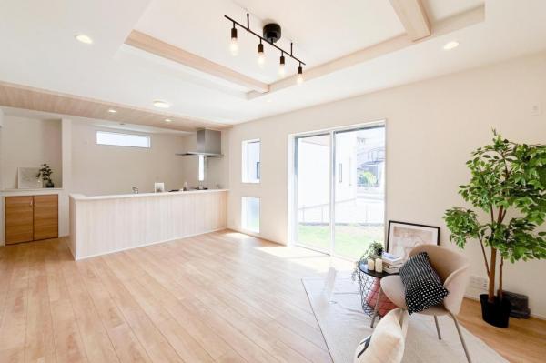 狭山市柏原　新築一戸建て リビングダイニング