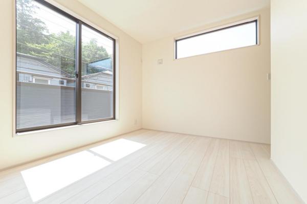 【駅徒歩15分・LDK19.5帖】富士見市渡戸3丁目　新築一戸建て 洋室