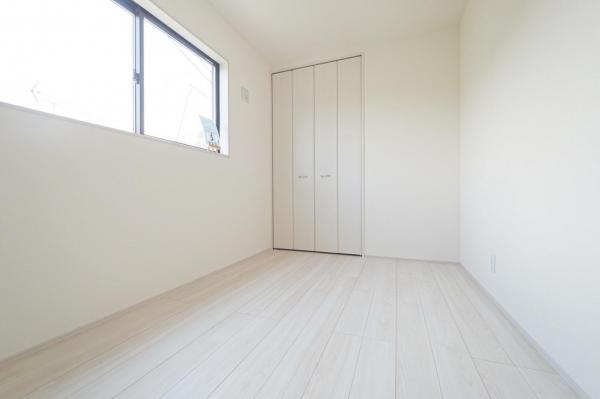 【駅徒歩15分・LDK19.5帖】富士見市渡戸3丁目　新築一戸建て 洋室