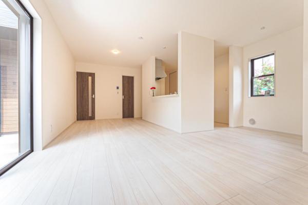 【駅徒歩15分・LDK19.5帖】富士見市渡戸3丁目　新築一戸建て リビング