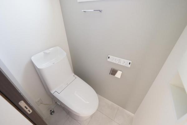 【IoT搭載スマートハウス】狭山市中央1丁目　新築一戸建て トイレ