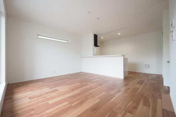 新座市野火止1丁目　新築一戸建て リビングダイニング