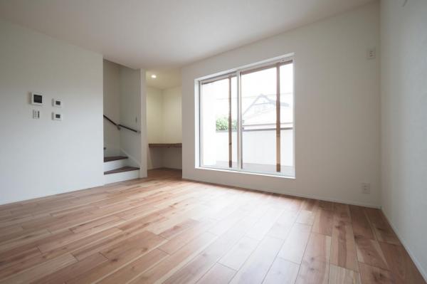 新座市野火止1丁目　新築一戸建て リビングダイニング