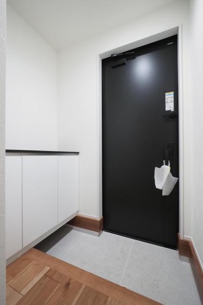 新座市野火止1丁目　新築一戸建て 玄関