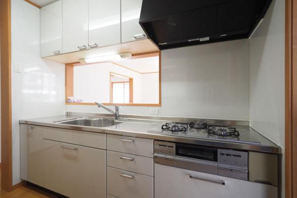 所沢市向陽町　中古一戸建て キッチン