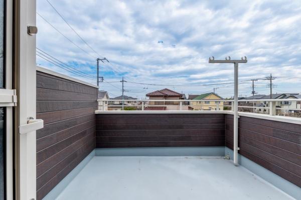 【駅徒歩14分／住協だけのお預かり物件】鶴ヶ島市五味ケ谷　中古一戸建て バルコニー