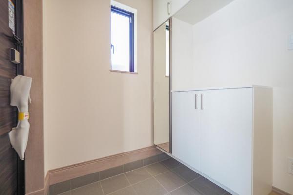 狭山市中央1丁目　新築一戸建て 玄関