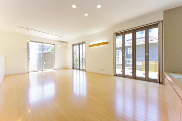 【リフォーム完了／南庭＆ウッドデッキ付】川越市笠幡　中古一戸建て リビングダイニング
