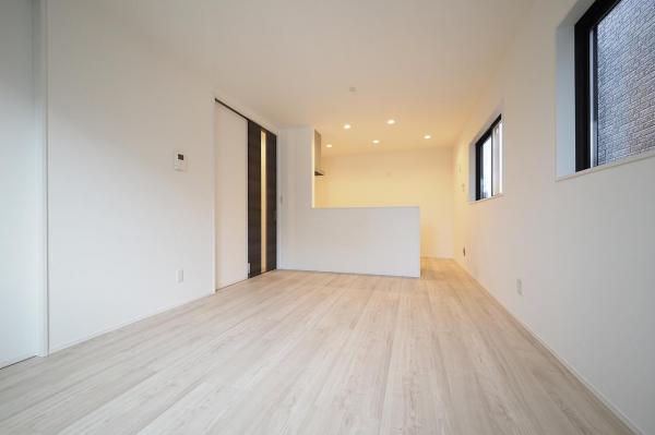 志木市中宗岡2丁目　新築一戸建て リビングダイニング