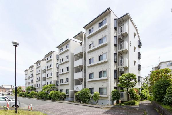 【住協だけのお預かり物件】入間扇町屋団地 ～バス停に近い9号棟～ 外観写真
