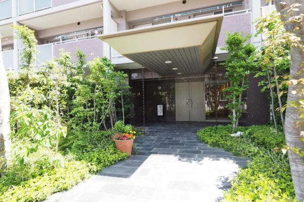 【駅徒歩7分・三方角部屋】アーベイン鶴瀬ウェルディ　4階 エントランス（外）