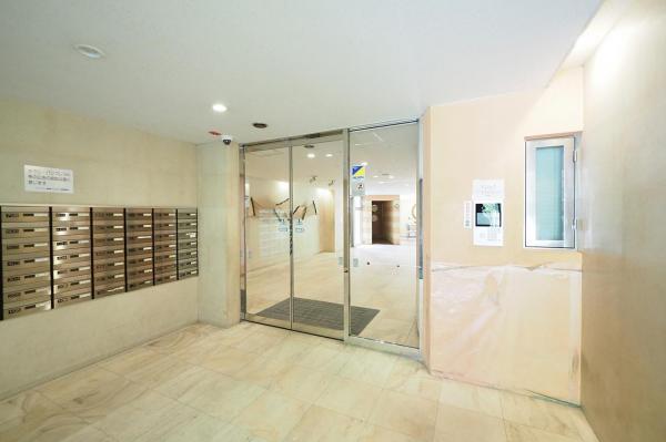 【駅徒歩7分・三方角部屋】アーベイン鶴瀬ウェルディ　4階 エントランスホール