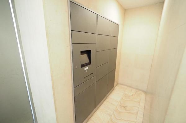 【駅徒歩7分・三方角部屋】アーベイン鶴瀬ウェルディ　4階 宅配ボックス