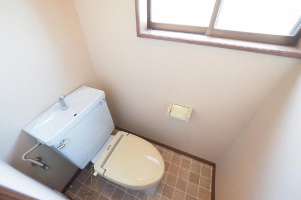 日高市南平沢　中古一戸建て トイレ