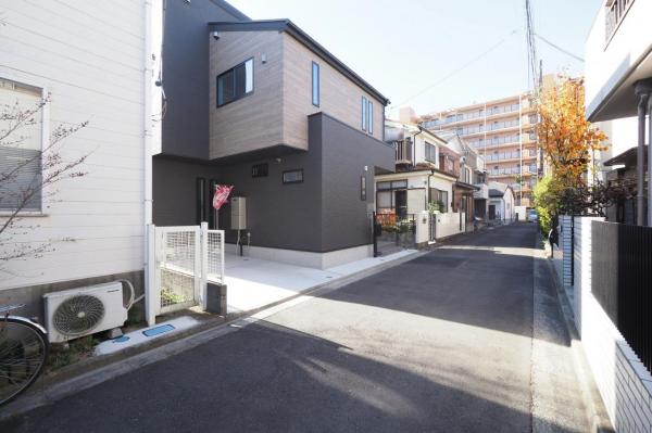 朝霞市宮戸2丁目　新築一戸建て 前面道路含む現地写真