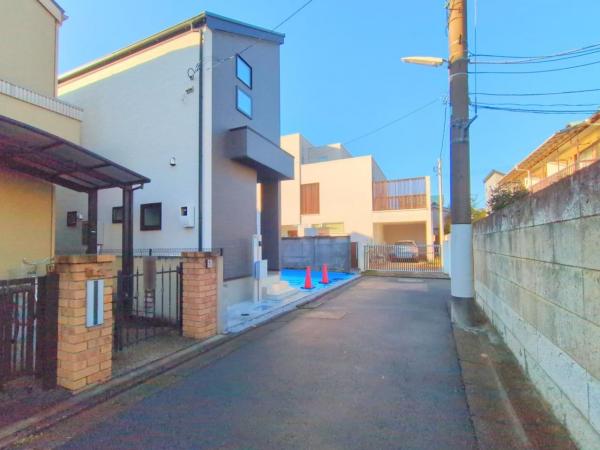 練馬区石神井町6丁目　新築一戸建て 前面道路含む現地写真