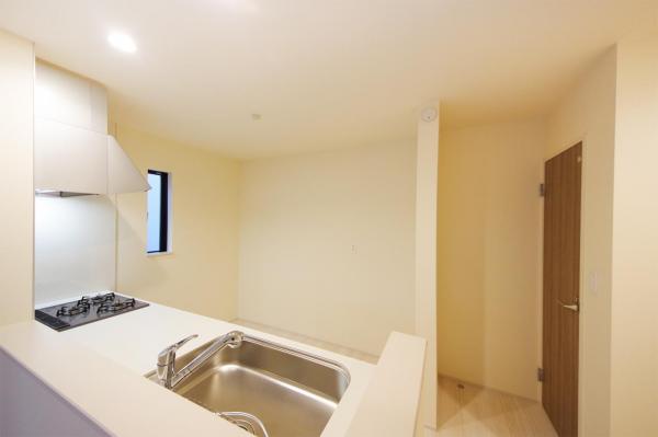 【初春おすすめ物件　ZEH省エネ住宅】富士見市鶴馬3丁目　新築一戸建て キッチン