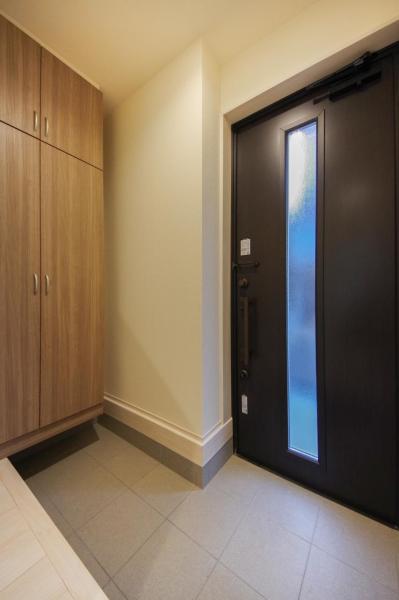 【初春おすすめ物件　ZEH省エネ住宅】富士見市鶴馬3丁目　新築一戸建て 玄関