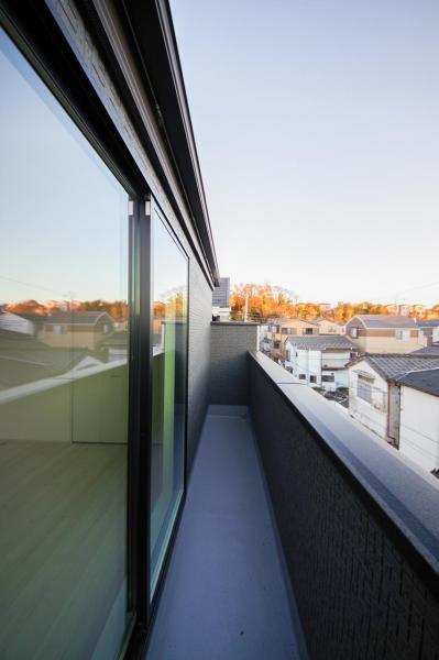 【初春おすすめ物件　ZEH省エネ住宅】富士見市鶴馬3丁目　新築一戸建て バルコニー