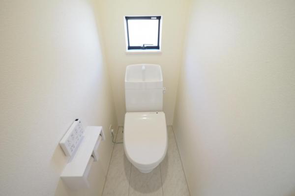 入間市大字新久　新築一戸建て トイレ