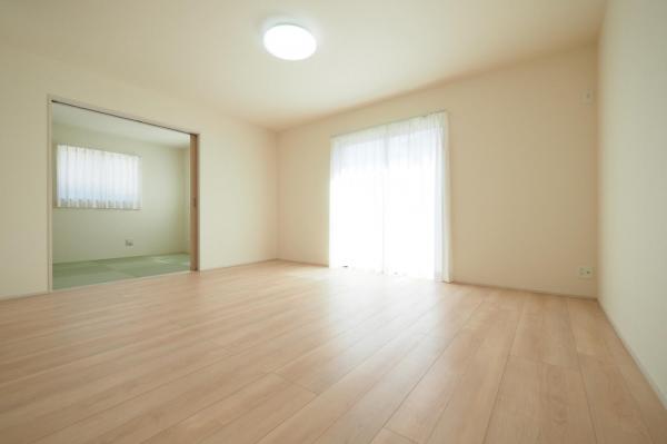 入間市大字新久　新築一戸建て リビングダイニング