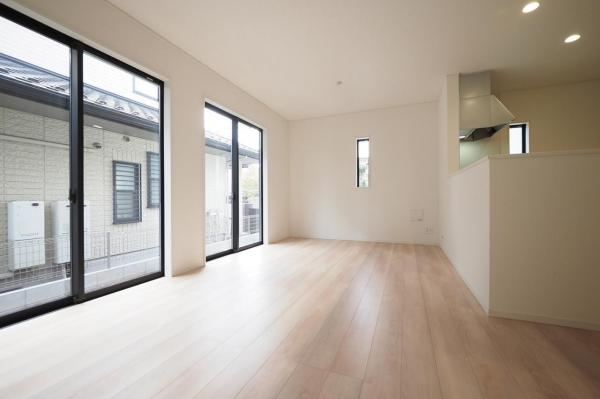 西東京市南町3丁目　新築一戸建て リビングダイニング