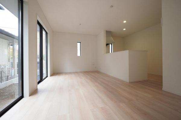 西東京市南町3丁目　新築一戸建て リビングダイニング