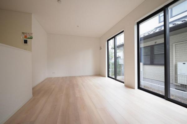 西東京市南町3丁目　新築一戸建て リビングダイニング