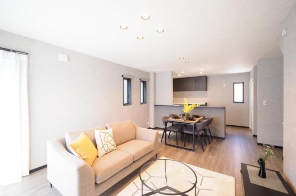 【見学予約受付中♪／角地／スカイバルコニー】清瀬市中里5丁目　未入居一戸建て リビングダイニング