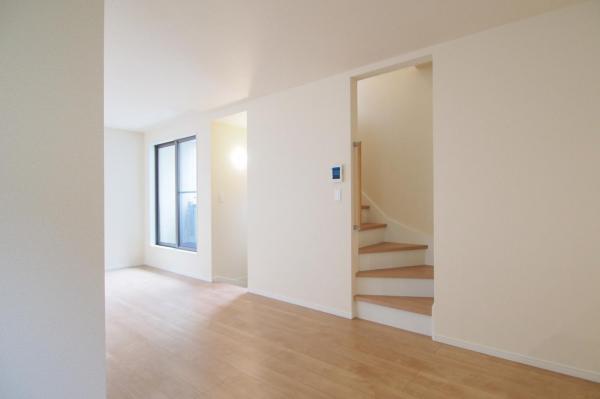 【見学予約受付中♪／南向きLDK17帖超】東村山市本町1丁目　新築未入居一戸建て リビングダイニング