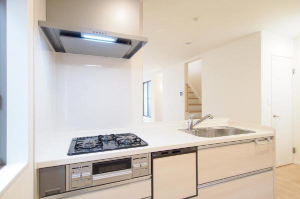 【見学予約受付中♪／南向きLDK17帖超】東村山市本町1丁目　新築未入居一戸建て キッチン