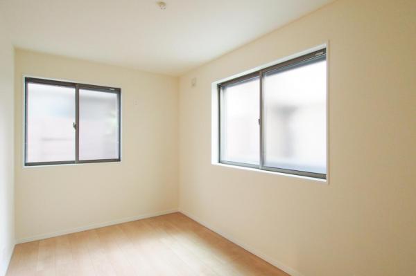 【見学予約受付中♪／南向きLDK17帖超】東村山市本町1丁目　新築未入居一戸建て 収納