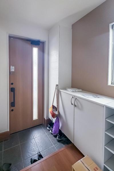 狭山市上奥富　中古一戸建て 玄関