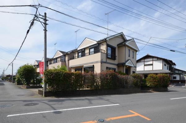 【住協おあずかり物件】日高市鹿山　中古一戸建て  前面道路含む現地写真