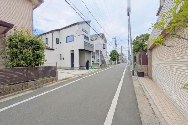 杉並区上井草2丁目　新築一戸建て 前面道路含む現地写真