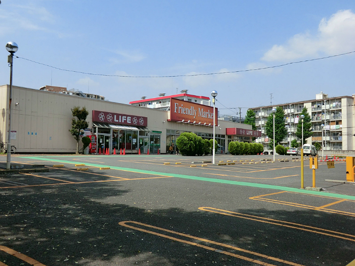 ライフ前野町店
