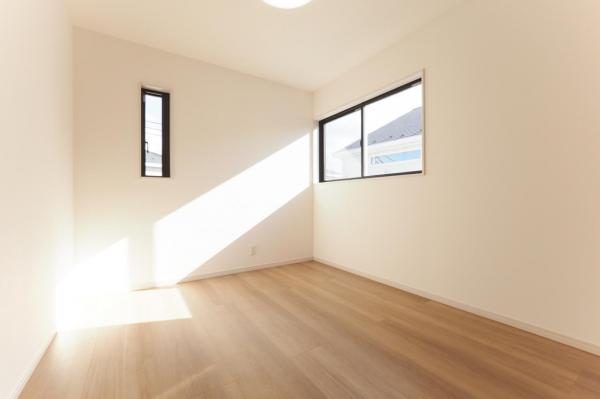 川越市的場　未入居中古一戸建て 洋室